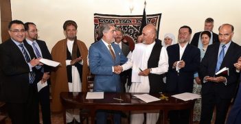 Afghan Presidential Candidates Abdullah and Ghani Shake Hands After Signing Joint Declaration of the Electoral Teams. Image credit: Flickr (US Embassy Kabul Afghanistan)