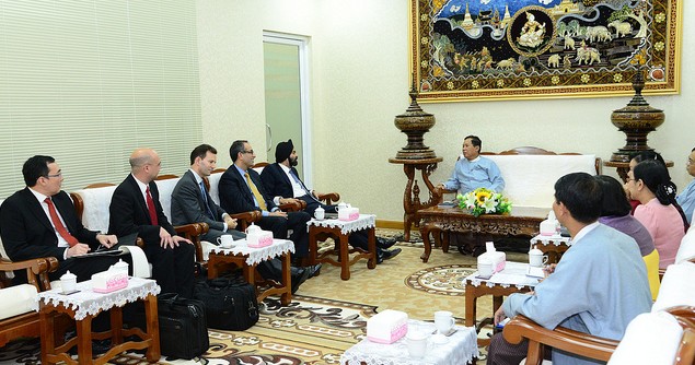 Ajay Banga, President & CEO of MasterCard Worldwide, chats with Governor U Than Nyein, of the Central Bank of Myanmar. Image credit: Flickr (MasterCard News)