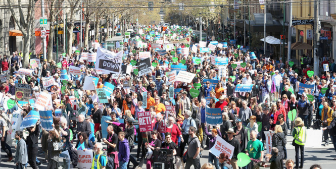 30,000 people on Melbourne's climate march. Photo credit: Flickr (Takver) Creative Commons