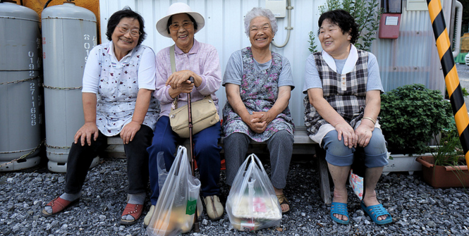 Elderly Japanese Women. Photo Source: Mr Hicks46 (Flickr) Creative Commons