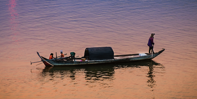 Evening falls over the Mekong River, Kampong Cham, Cambodia. Photo source: Julia Maudlin (Flickr). Creative Commons.