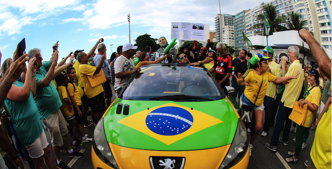 Protests against President Roussef in Copacabana, Rio de Janeiro. Source: José Roitberg (Flickr). Creative Commons. 