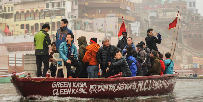 A boat of Chinese tourists on the Ganges. Photo source: Gavin Golden (Flickr). Creative Commons. 