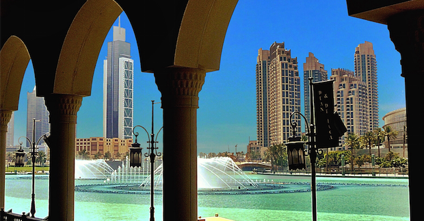 The fountain at the Burj Khalifa Complex in Dubai. Photo source: Cycling Man (Flickr). Creative Commons.