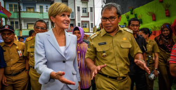 Foreign Minister Julie Bishop with Makassar Mayor Danny Pomanto. Photo source: Australian Embassy Jakarta (Flickr). Creative Commons.