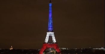 Eiffel Tower. Photo credit: By Divulgação Prefeitura de Paris - http://agenciabrasil.ebc.com.br/internacional/foto/2015-11/monumentos-de-varios-paises-se-iluminam-com-cores-da-franca, CC BY 3.0 br, https://commons.wikimedia.org/w/index.php?curid=45050645