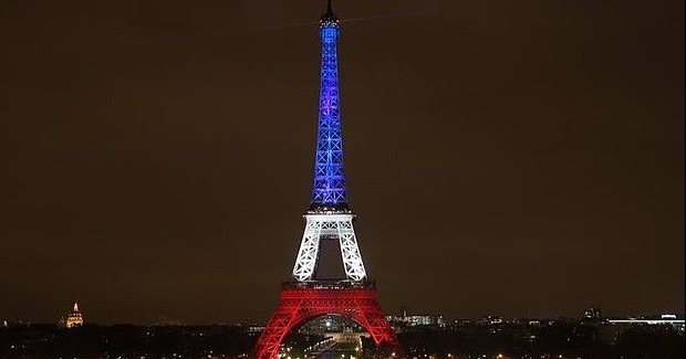 Eiffel Tower. Photo credit: By Divulgação Prefeitura de Paris - http://agenciabrasil.ebc.com.br/internacional/foto/2015-11/monumentos-de-varios-paises-se-iluminam-com-cores-da-franca, CC BY 3.0 br, https://commons.wikimedia.org/w/index.php?curid=45050645