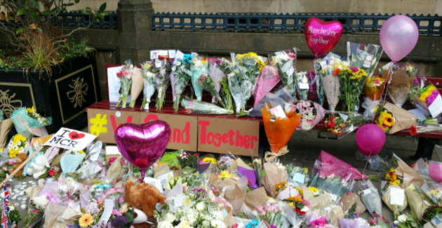 Makeshift memorial for the victims of the Manchester attack. Photo: @ManCityCouncil.