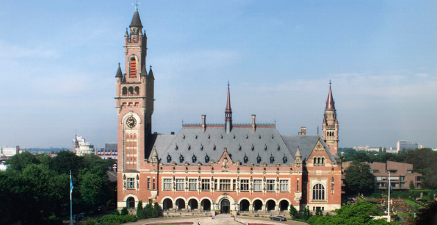 Peace Palace in The Hague. Yeu Ninje (Wikimedia Commons).