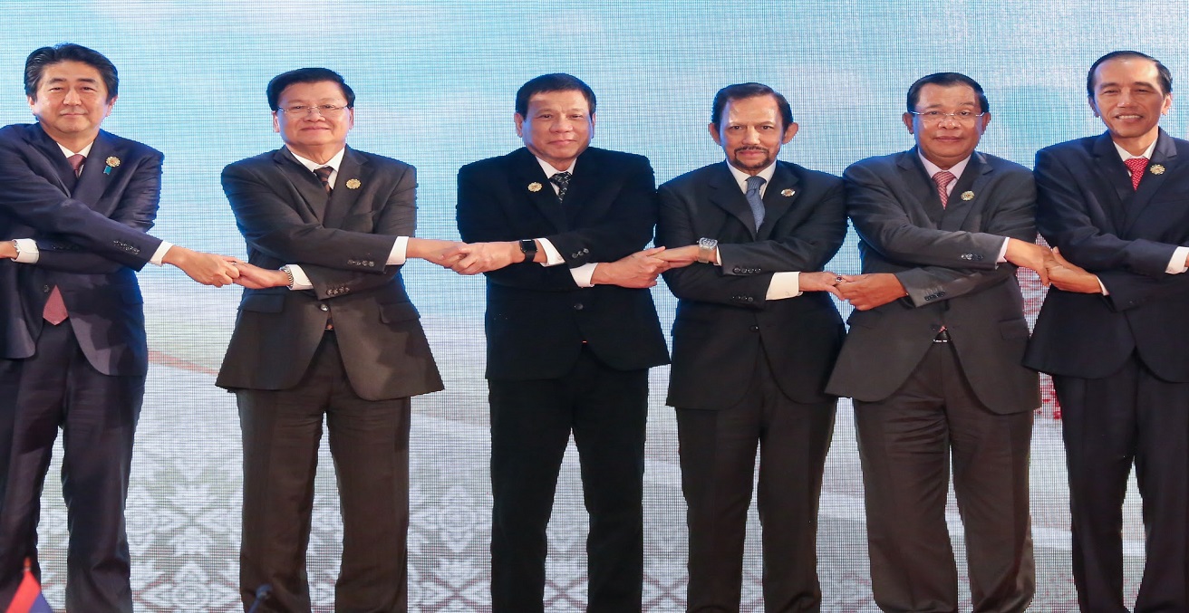 Indonesian Prime Minister Joko Widodo holding hands with other ASEAN leaders
