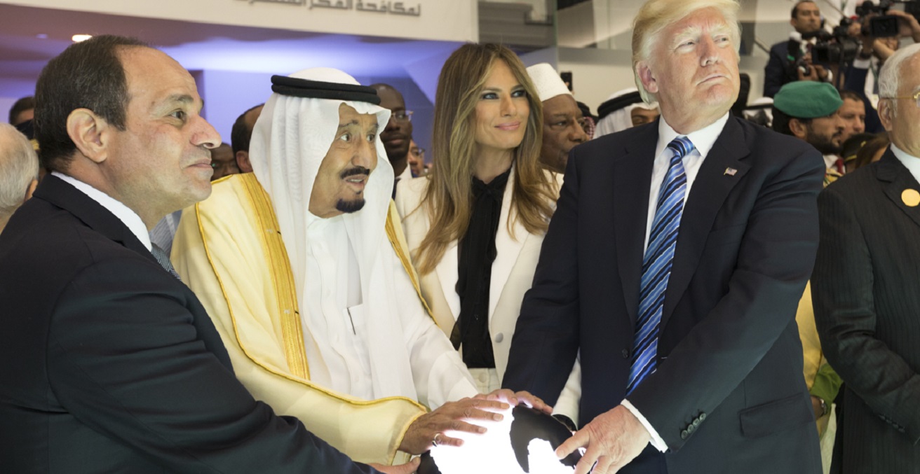 President Donald Trump and First Lady Melania Trump join King Salman bin Abdulaziz Al Saud of Saudi Arabia, and the President of Egypt, Abdel Fattah Al Sisi, Sunday, May 21, 2017, to participate in the inaugural opening of the Global Center for Combating Extremist Ideology. (Official White House Photo by Shealah Craighead) 