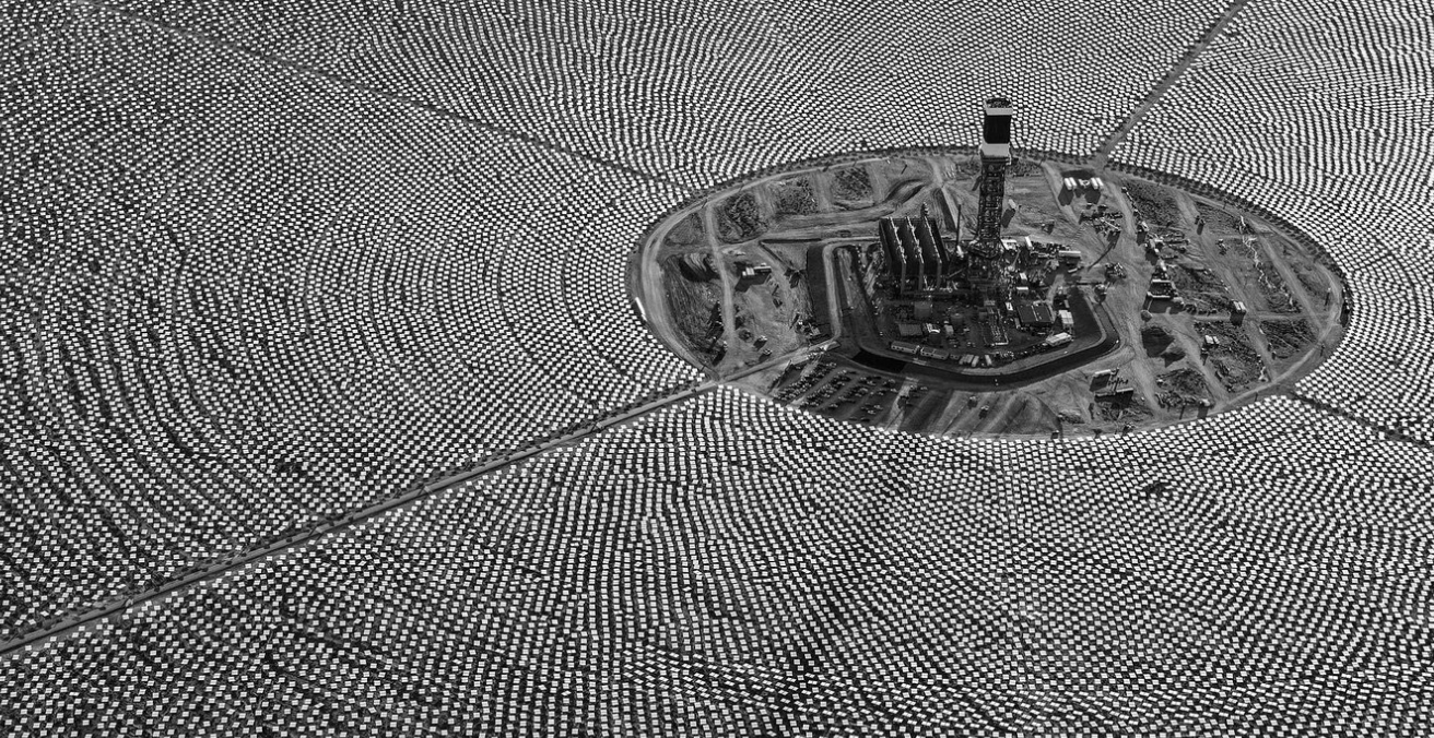 Mirrored Heliostats reflect and concentrate desert sunshine on a tower at the Ivanpah solar power station in the Mojave Desert, California. Source: Jamey Stillings on Flickr