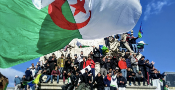 The protests against Bouteflika have spread to the Algerian population in Paris. Source: Omar-Malo, Flickr