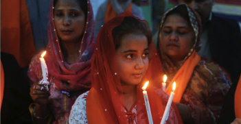 Muslim women mourn during a vigil in Colombo after the Easter terror attacks in Sri Lanka. Source: Zahara Imtiaz