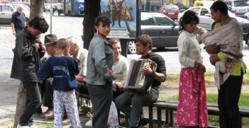 Romani People in Ukraine. Source: Wikimedia Commons http://bit.ly/2KmmURH