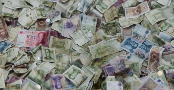 Lots of Chinese money. Source: Flickr, Michael Coghlan http://bit.ly/2JYcG8W