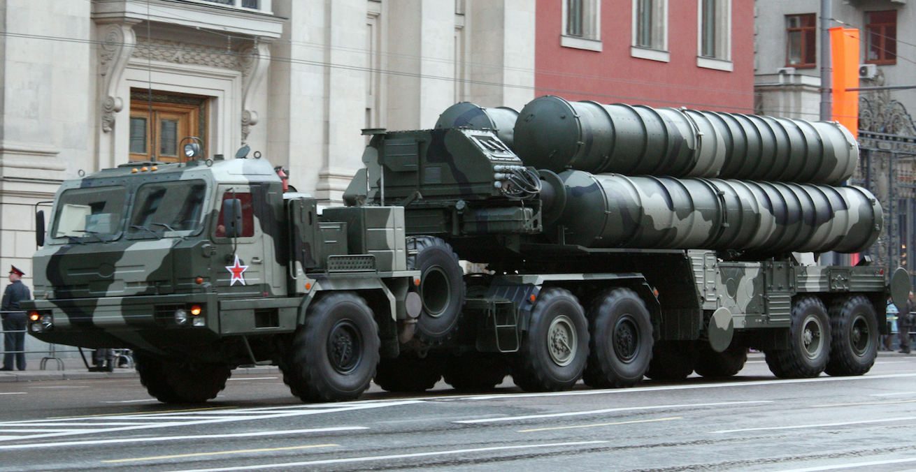The S-400 missile system during a victory parade in Moscow. Source: Wikimedia Commons http://bit.ly/2MuWS0L