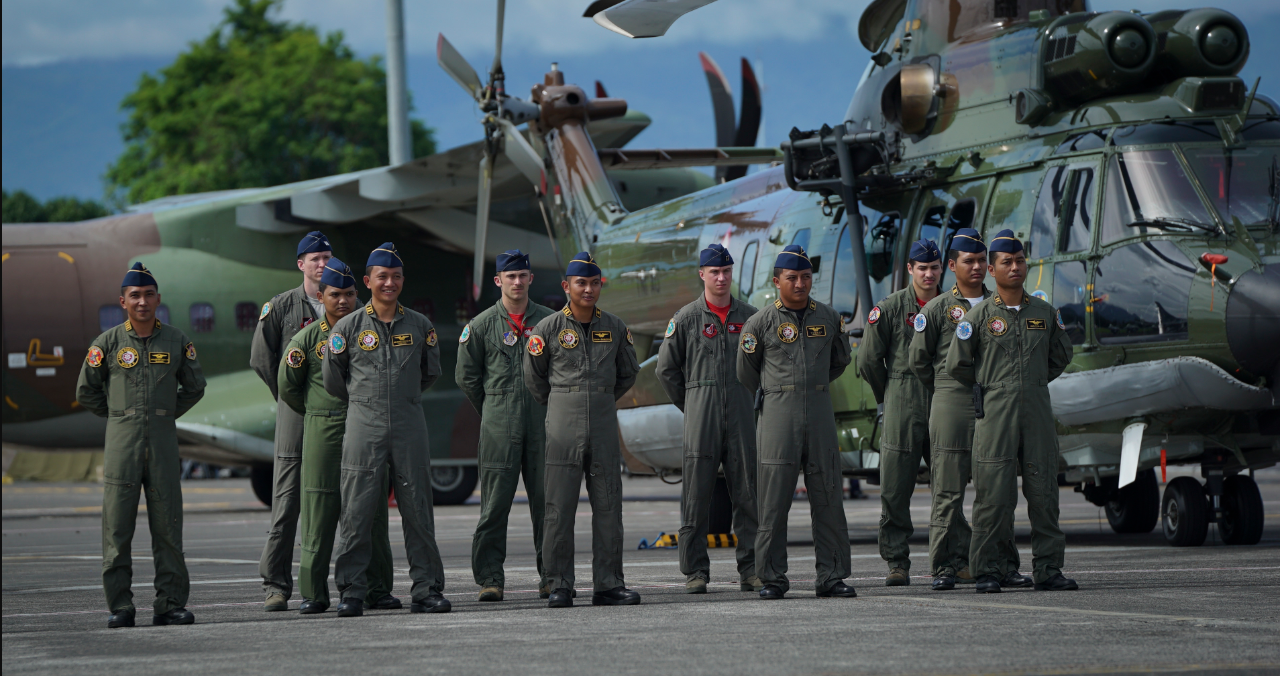 US and Indonesian airmen participate in a Pacific Air Forces-sponsored  bilateral exercise  designed to advance interoperability and partnership between the air forces.
Source: US Department of Defence website http://bit.ly/2Gb09wj
