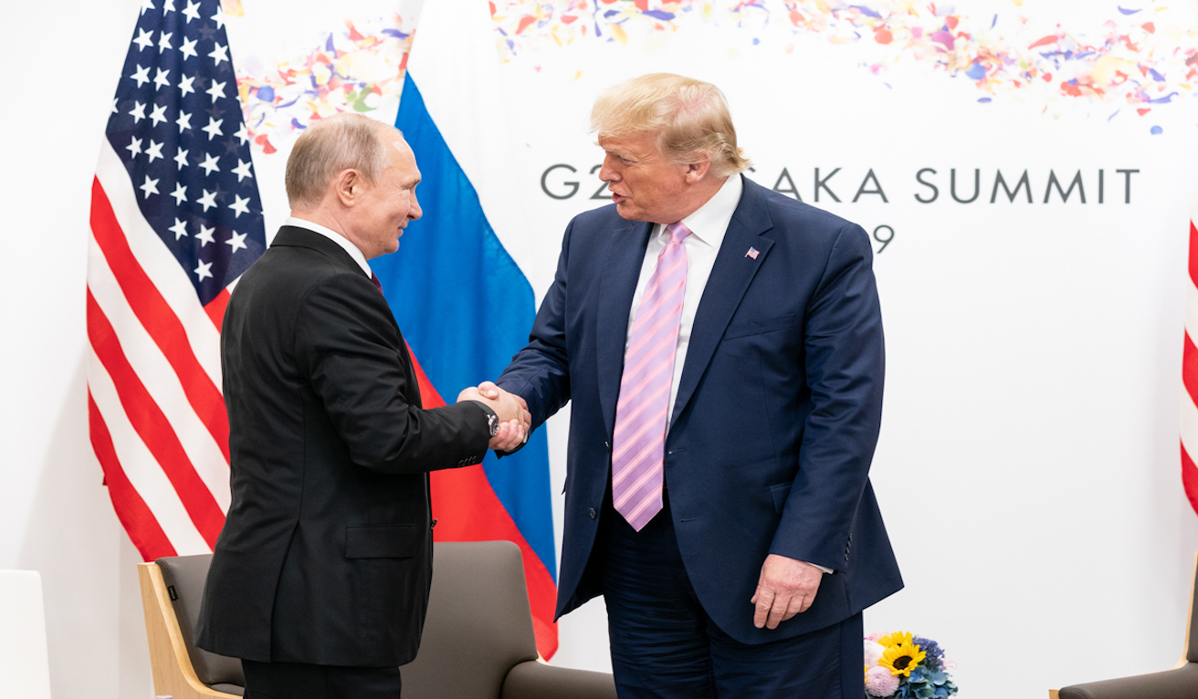Trump and Putin shaking hands at the G20 summit. Source: The White House, Flickr, https://bit.ly/2KvLgaQ