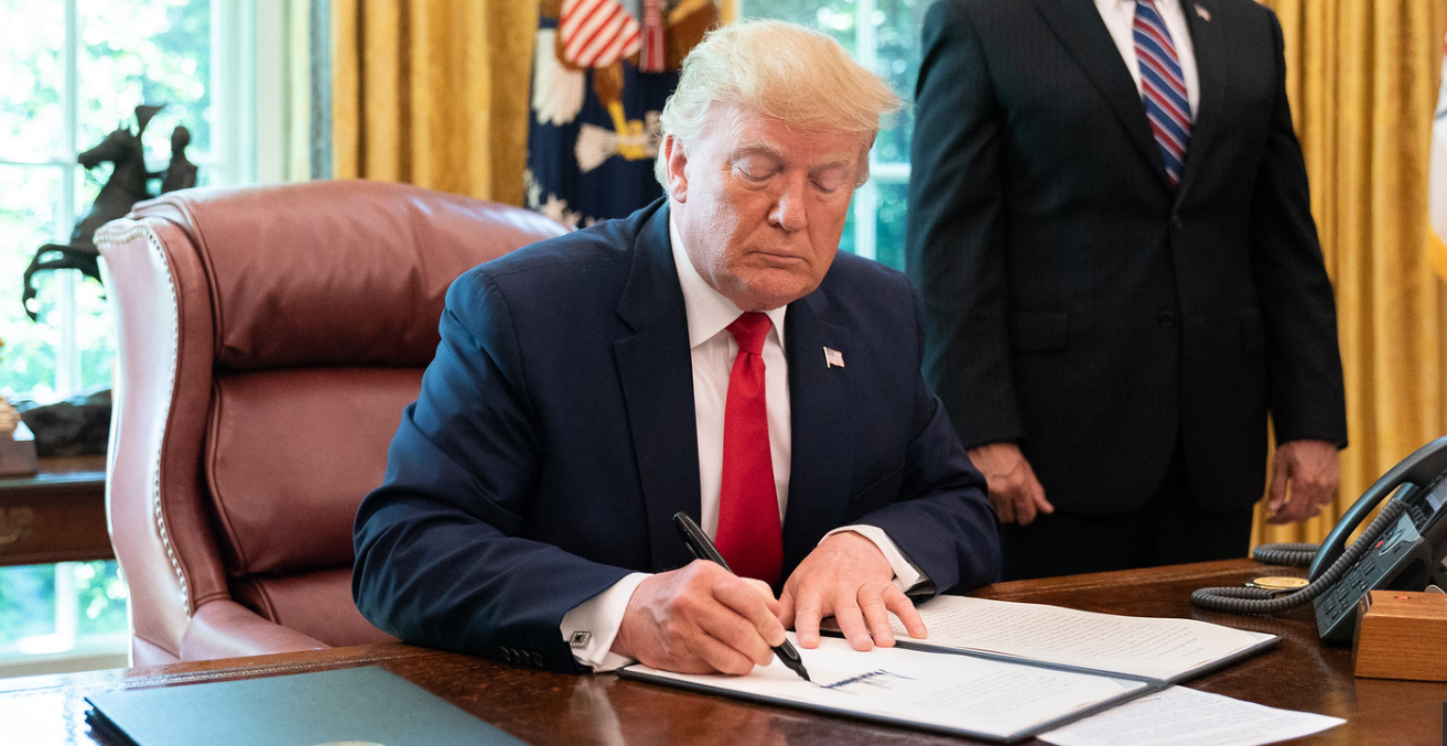 Donald Trump signs an Executive Order in June 2019 authorising sanctions against Iran. Flickr: White House