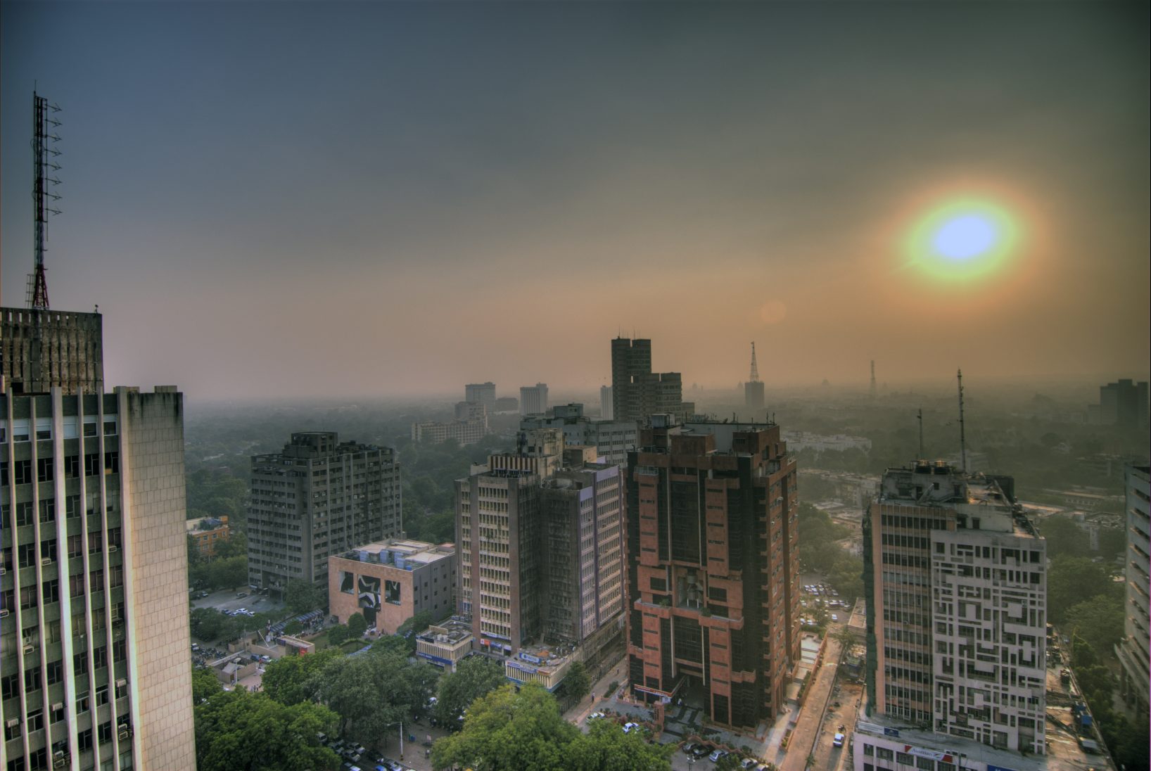 Smog In The Skies Of Delhi, India. Photo by Ville Miettinen. Source: https://bit.ly/337cB8Y