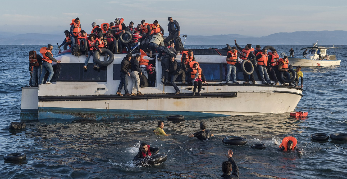 Syrian and Iraqi immigrants getting off a boat from Turkey on the Greek island of Lesbos. Photo by Ggia. Source: https://bit.ly/2ShyQqO