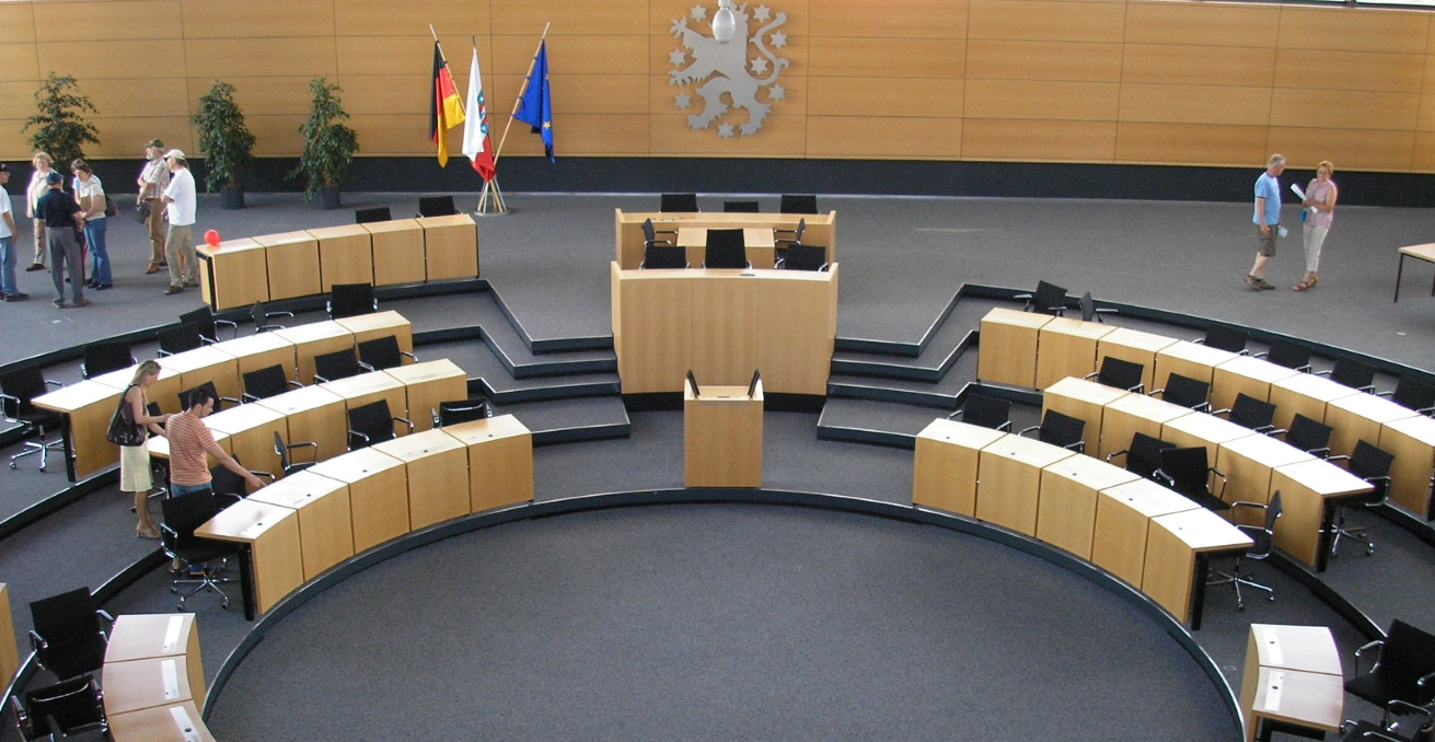 Plenary hall of the Thuringian state parliament in Erfurt. Source: Michael Sander https://bit.ly/2HB5Wfd