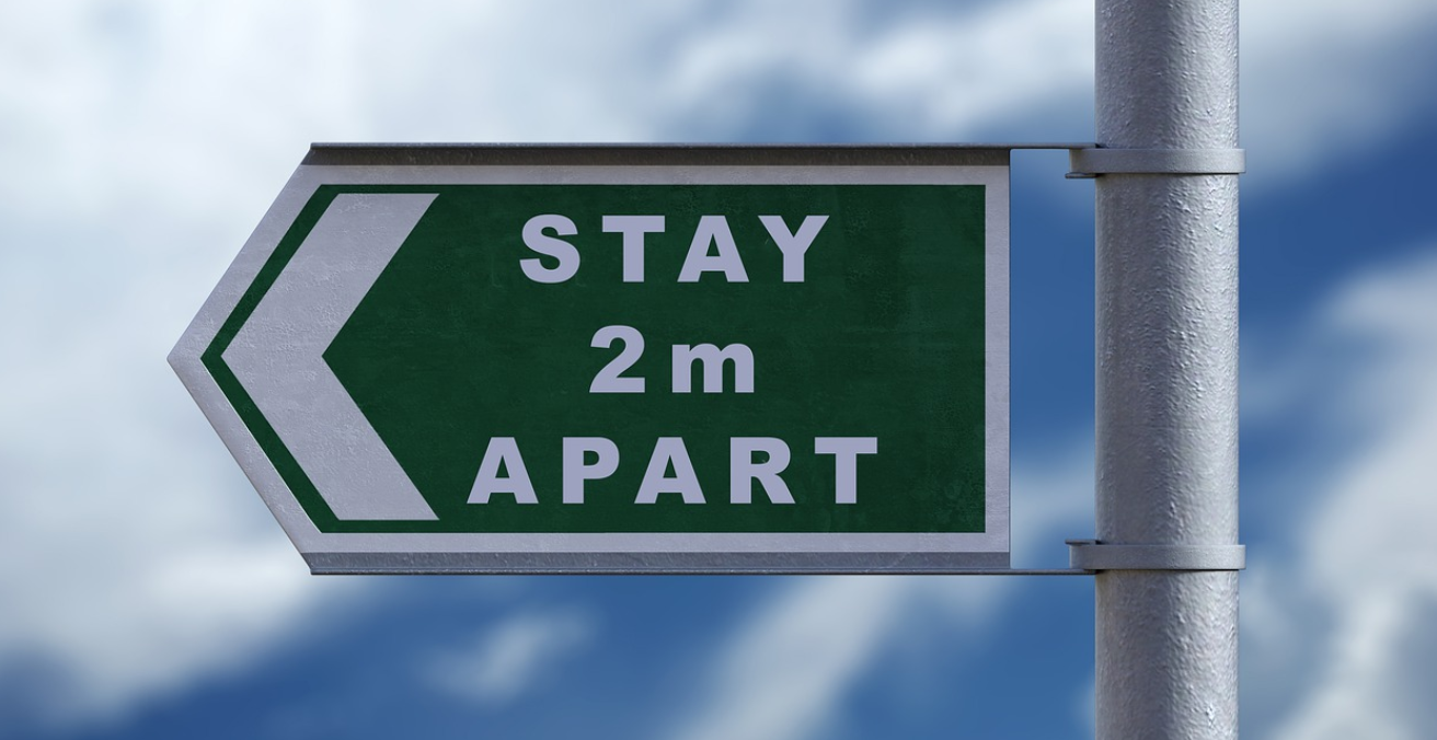 Sign directing people to stay 2m apart to prevent the spread of coronavirus.  Source: Pixabay https://bit.ly/33X3EBk