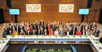 Group photo of participants in the 2018 W20 Summit in Argentina.  Source: G20 Argentina https://bit.ly/3aFfBh3