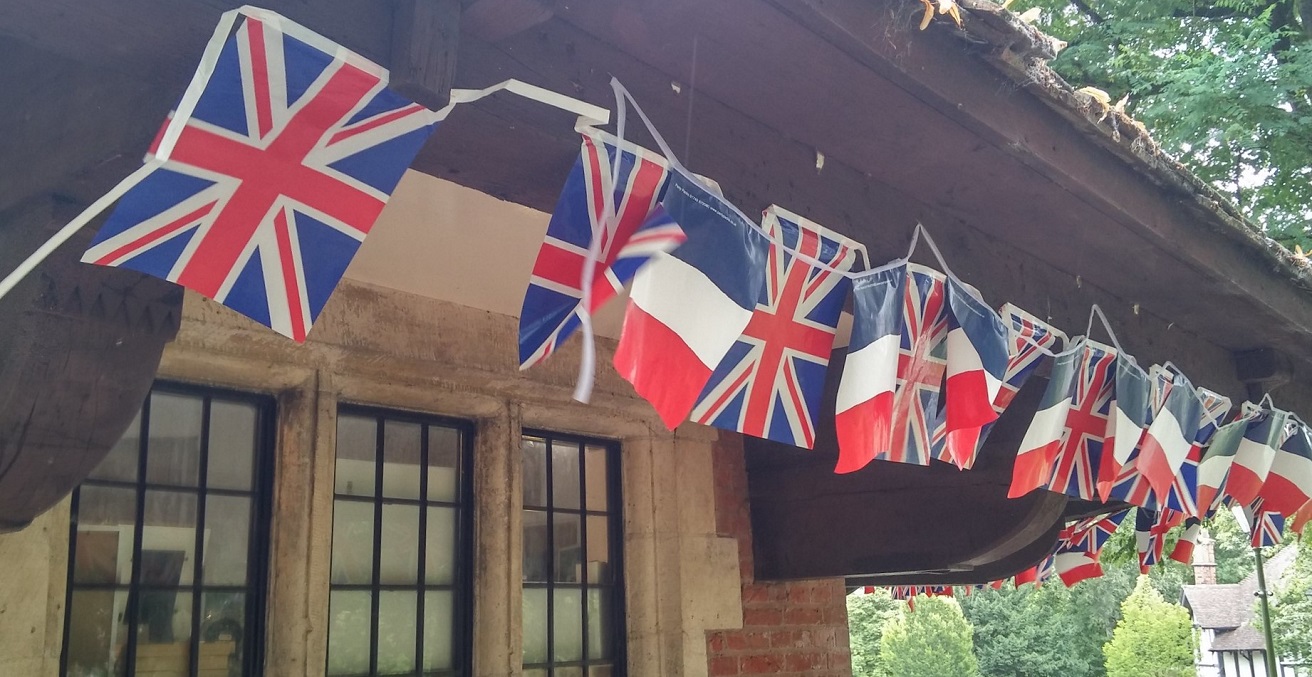 British and French Bunting on the Carillon Visitor Centre. Source: Elliott Brown https://bit.ly/2Uv982J