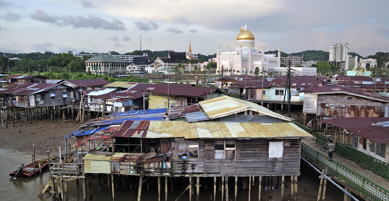 The famous Kampung Ayer, a collection of houses, shops, schools and clinics, is perched on stilts in the Brunei River. Located opposite this water village in the centre of town are speculator mosques and the world’s largest royal palace. Source: Bernard Spragg https://bit.ly/30bGvtk