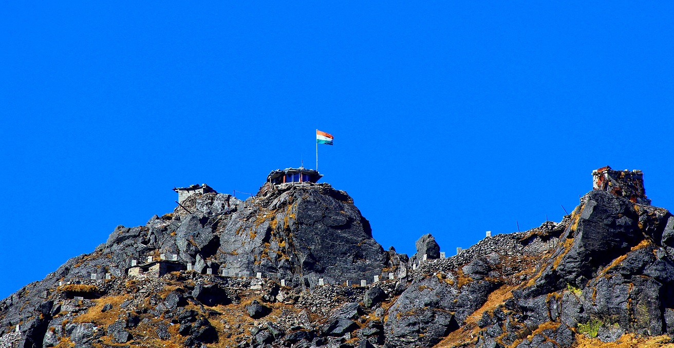 India-china border and nathula peak. Source: Vinay.vaars https://bit.ly/3wHDIYc