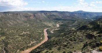 View of the Rio Grande from the Overlook Park at White Rock. Source: Andreas F. Borchert https://bit.ly/2TKD6CS