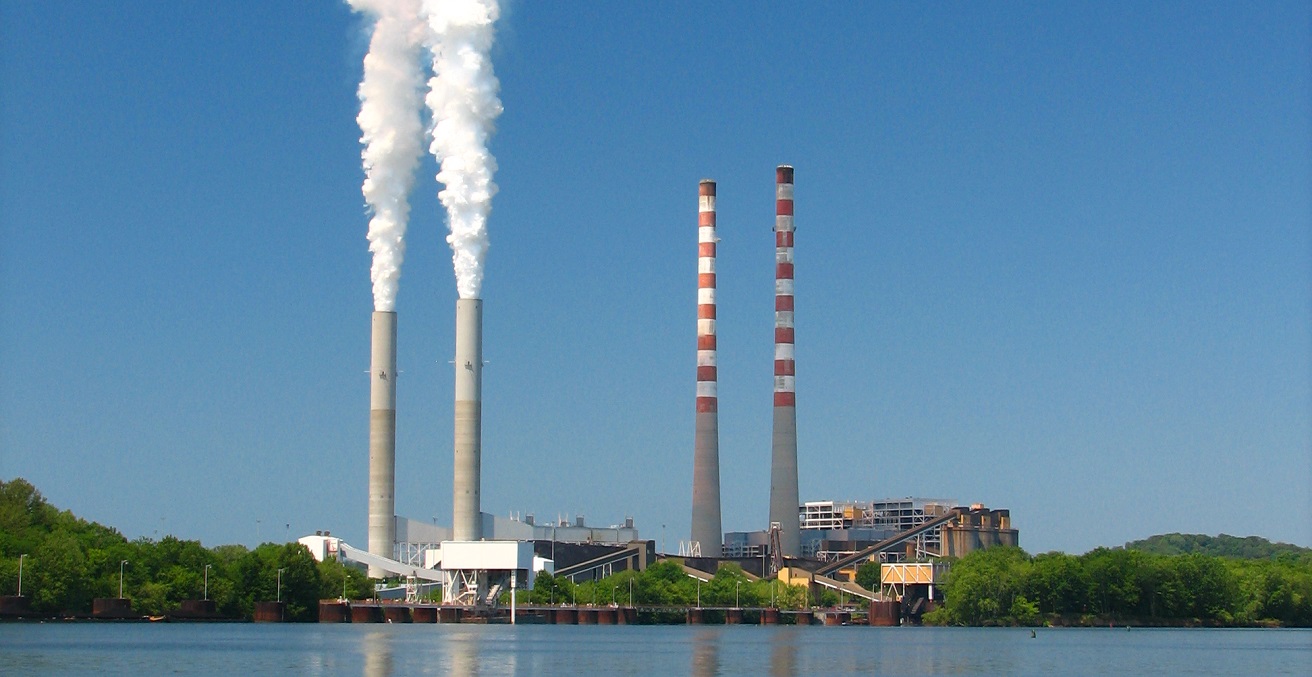 This is the Tennessee Valley Authority (TVA) Cumberland Fossil Plant, better known as the Cumberland City Steam Plant. It is located on the Cumberland River in Cumberland City, Tennessee. Source: Roger Smith https://bit.ly/3iFyYxm