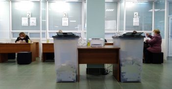 Two automated ballot boxes stuffed with ballots in a polling place in Russia. Source: Alexander Davronov https://bit.ly/3urapJ1