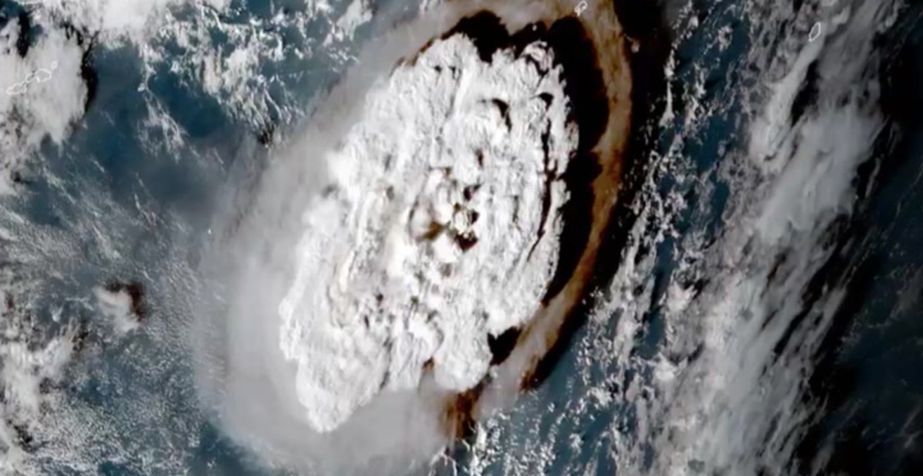 View of the plume from an underwater volcanic eruption near Tonga in the South Pacific on 15 January 2022 from the Japanese Himawari 8 weather satellite. Source: Stuart Rankin https://bit.ly/3KCC3ui 