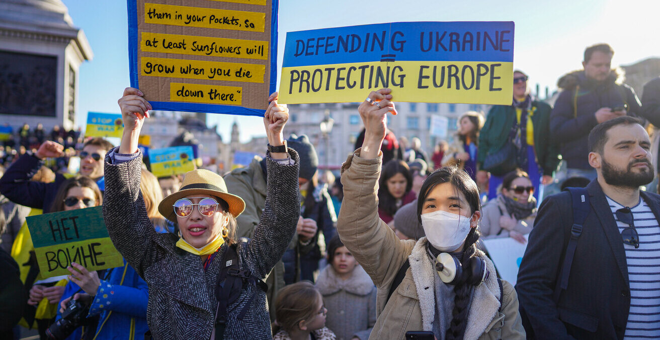 Pro-Europe, anti-Russia protests in Trafalgar Square in January 2022. Source: Alisdare Hickson, Flickr, https://bit.ly/3wjsziV.