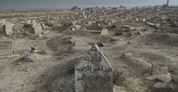 Cemetery destroyed by ISIS, Qayyarah town The Mosul Distric, Northern Iraq, Western Asia. 10 November, 2016. Source: Wikimedia, Mstyslav Chernov, https://bit.ly/3vmoGZk