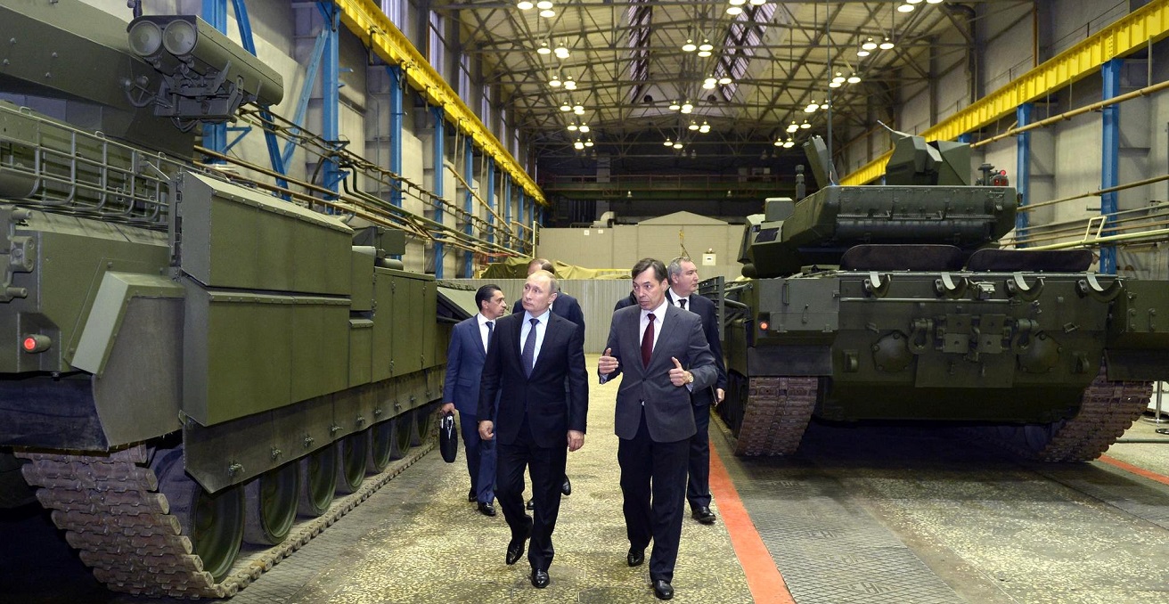 Vladimir Putin is visiting the tank hall. Source: Russian Presidential Executive Office https://bit.ly/3FirYjM