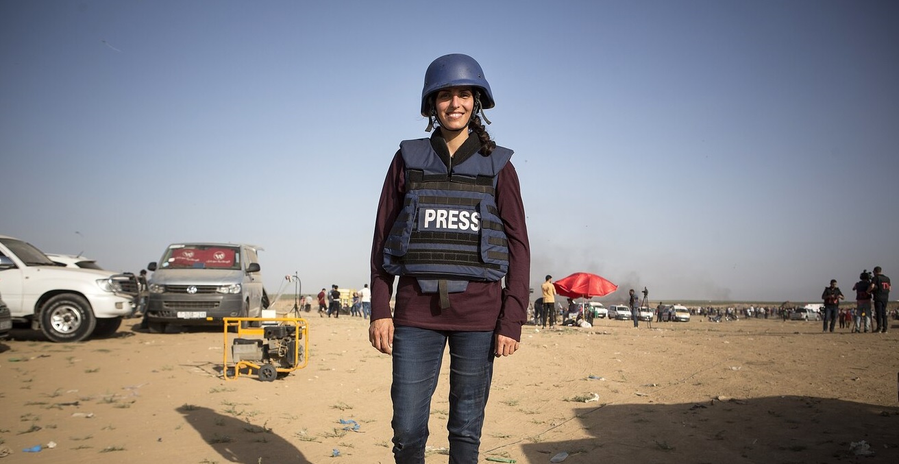 Photograph of visual journalist, DOP, director and artist, Maysun, during a coverage in Gaza, 2018.
Source: Maysun Abu-Khdeir Granados.
https://bit.ly/3yqU1M4
