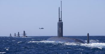 The USS Santa Fe (SSN 763) sails in formation with Royal Australian Navy Collins class submarines HMAS Collins, HMAS Farncomb, HMAS Dechaineux, and HMAS Sheean in Western Australia, 2019.
Source: U.S. Pacific Fleet, Flickr, https://bit.ly/3P8alrc .