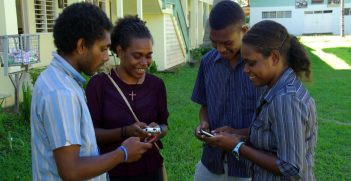 A group of Pacific teens use their mobile phones.
Source: DFAT, Flickr, https://bit.ly/3JurDww.