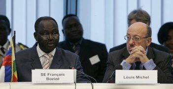 Louis Michel, European Commissioner for Development Aid and François Bozize, President of the Central African Republic during a conference in Brussel about Aid. Source: CAR Development Partner Round Table / http://bit.ly/3EUJFqZ