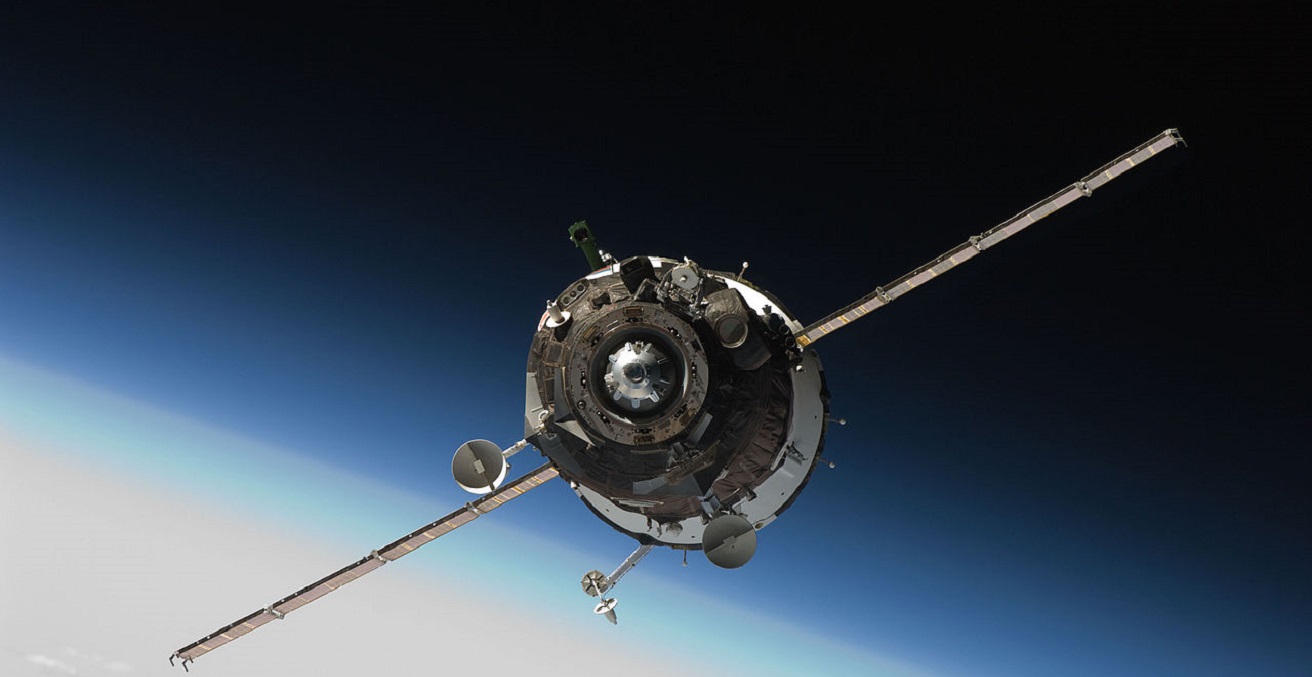 The Soyuz TMA-16 spacecraft approaches the International Space Station. Source: Expedition 20 Crew, NASA / http://bit.ly/3TT9bBa