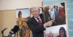 Kevin Rudd holds up a before-and-after photo of 18 month-old Sadak Hassan Abdi and his mother Hukun. Mr Rudd encountered the boy malnourished when he visited the Dolo refugee camp in southern Somalia in July. Source: Department of Foreign Affairs and Trade/ https://bit.ly/3HXS3rY.