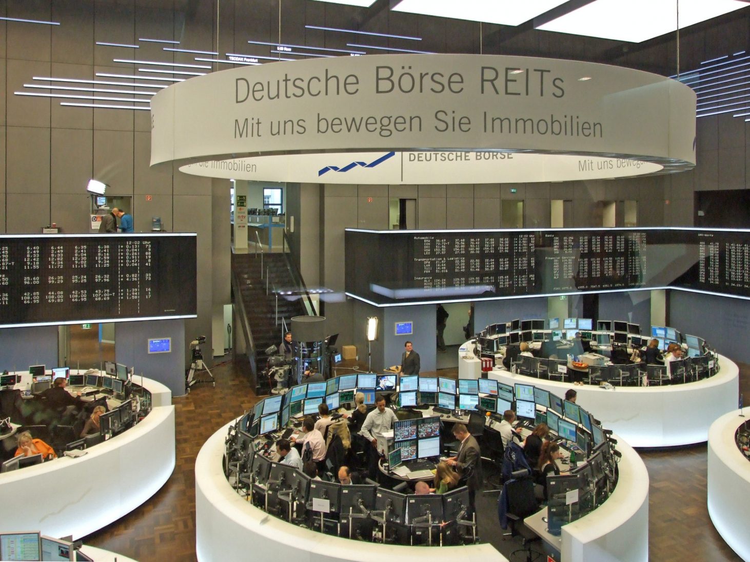 Parkett-Boerse in Ffm. Source: Dontworry/http://bit.ly/3kNRuHP
