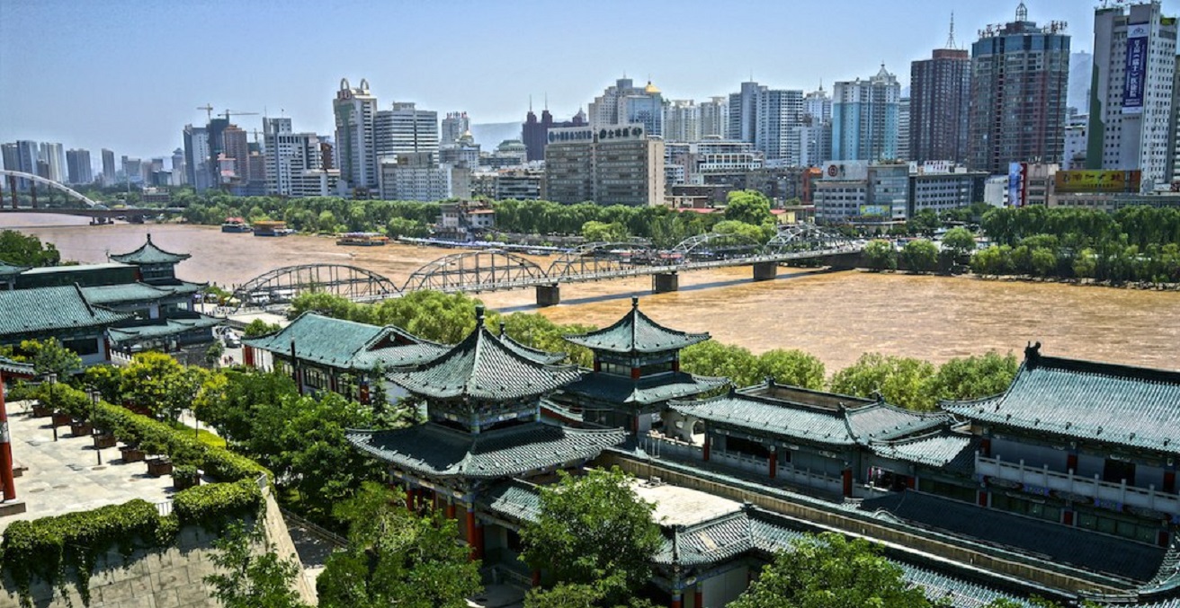 This is the City of Lanzhou in Gansu province in Northwest China, it has a population of about 3.5 million people and is an industrial area -This photo depicts old and new separated by the Yellow River or Huang Pu which is a key source of life in China. Source: DaiLuo/https://bit.ly/3H1ff7e