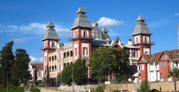 Andafiavaratra Palace, home of the Prime Minister of Madagascar. (Antananarivo, Madagascar). Source: Maky (Alex Dunkel)/https://bit.ly/3Yv4iCA