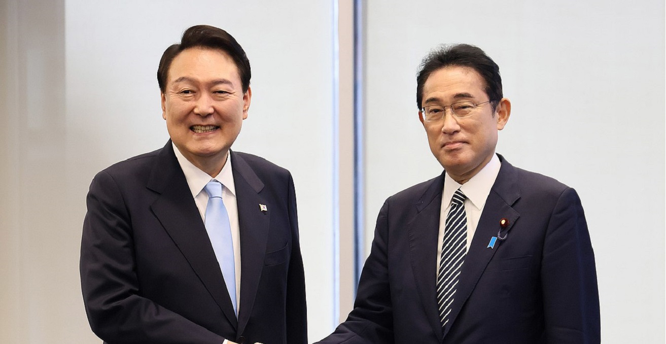 On September 21, 2022 (local time), Prime Minister Kishida held talks with President Yoon Suk-yeol of the Republic of Korea, after the 10th High-Level Meeting of the Friends of CTBT (Comprehensive Nuclear-Test-Ban Treaty) Summit. Source: 内閣官房内閣広報室 / https://rb.gy/ky18p