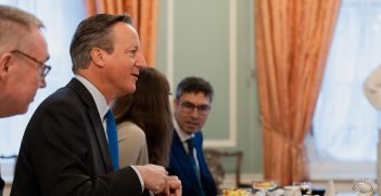 London, UK. Foreign Secretary David Cameron greets South Korean Foreign Minister Park Jin for breakfast. Source: Foreign, Commonwealth and Development Office / https://t.ly/8RLSg